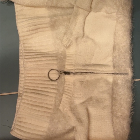 NWOT HIPPIE ROSE SWEATER ,medium, amazing condition , very dressy - Picture 3 of 3